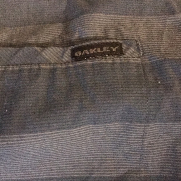 Oakley shirt men’s L blue gray striped short sleeve button front casual - Picture 4 of 8
